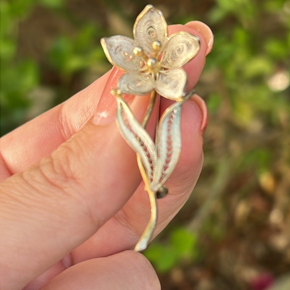 Vintage Floral Filigree Brooch - Picture 3 of 17